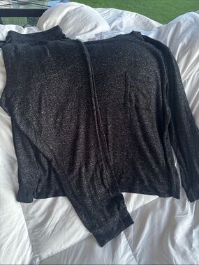 2 piece Women's Black flecked lounge set. EUC
